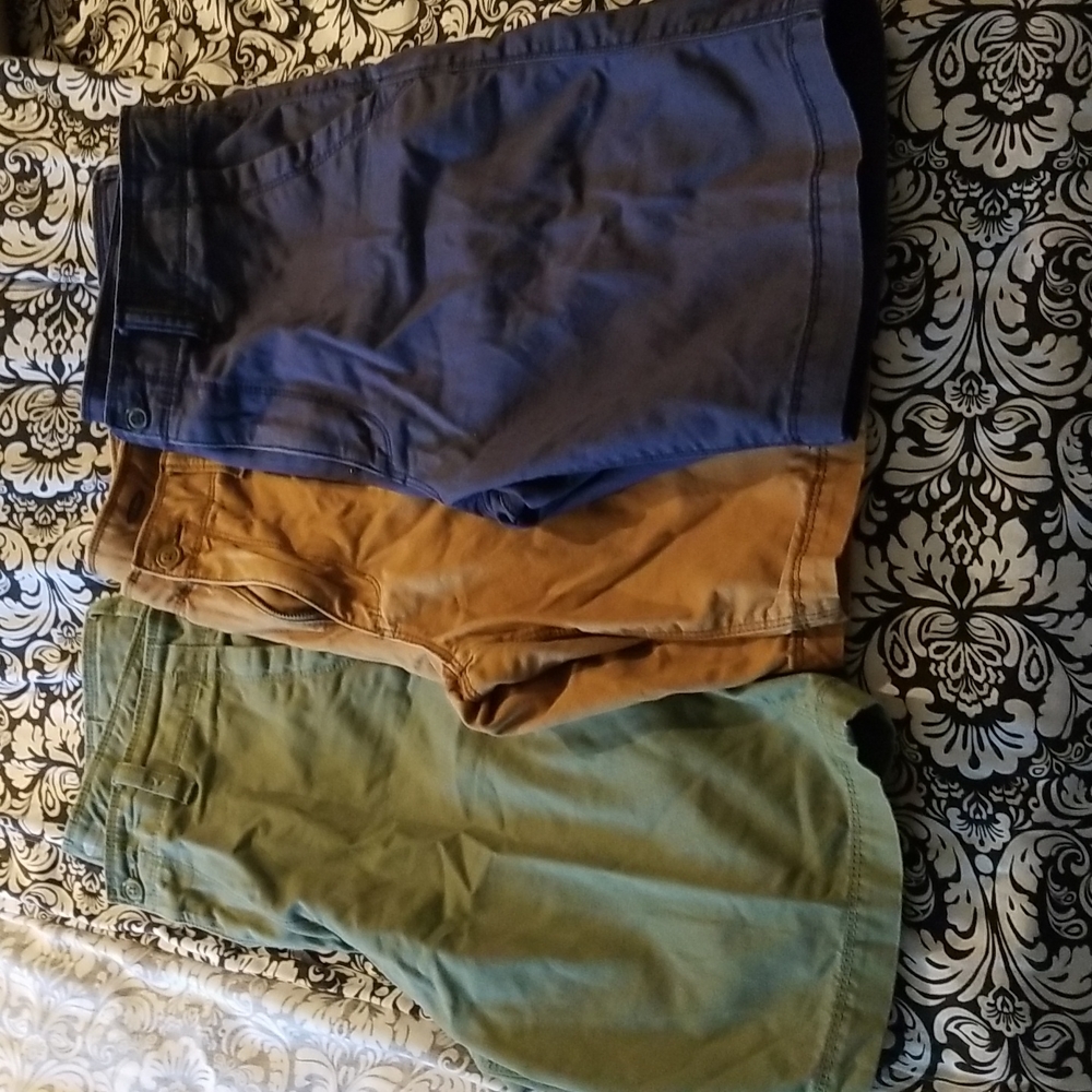 Men’s Shorts Old Navy Size 32 (three pairs see listing for photos and colors)